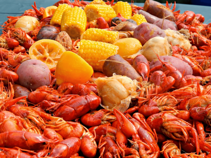 Easy Entertaining with Summer Seafood Boil Party  Seafood boil, Seafood  boil party, Crawfish boil party