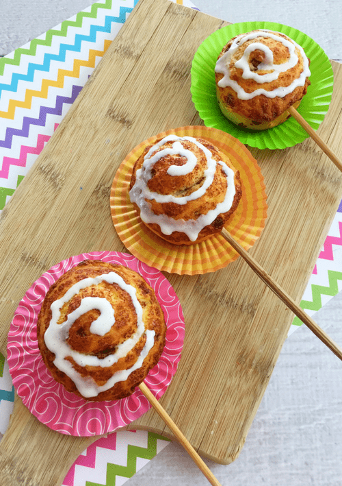 Breakfast Cinnamon Roll Lollipops