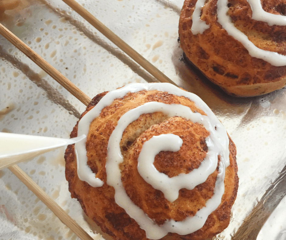 Frosted Cinnamon Roll Lollipops