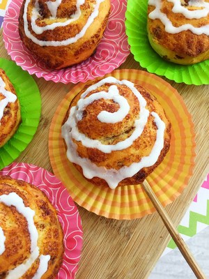 How to Make Easy Cinnamon Roll Lollipops