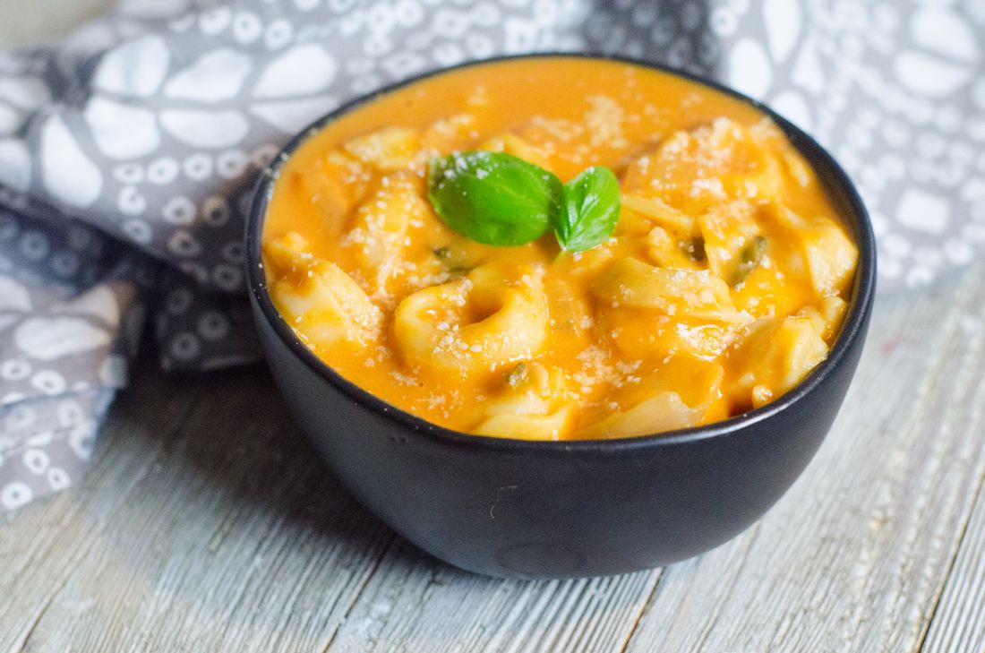 Instant Pot Creamy Tomato Basil Tortellini Soup