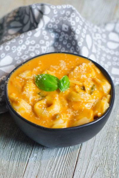 Instant Pot Creamy Tomato Basil Tortellini Soup