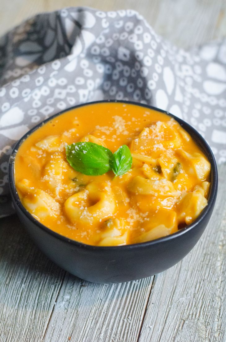 Instant Pot Creamy Tomato Basil Tortellini Soup