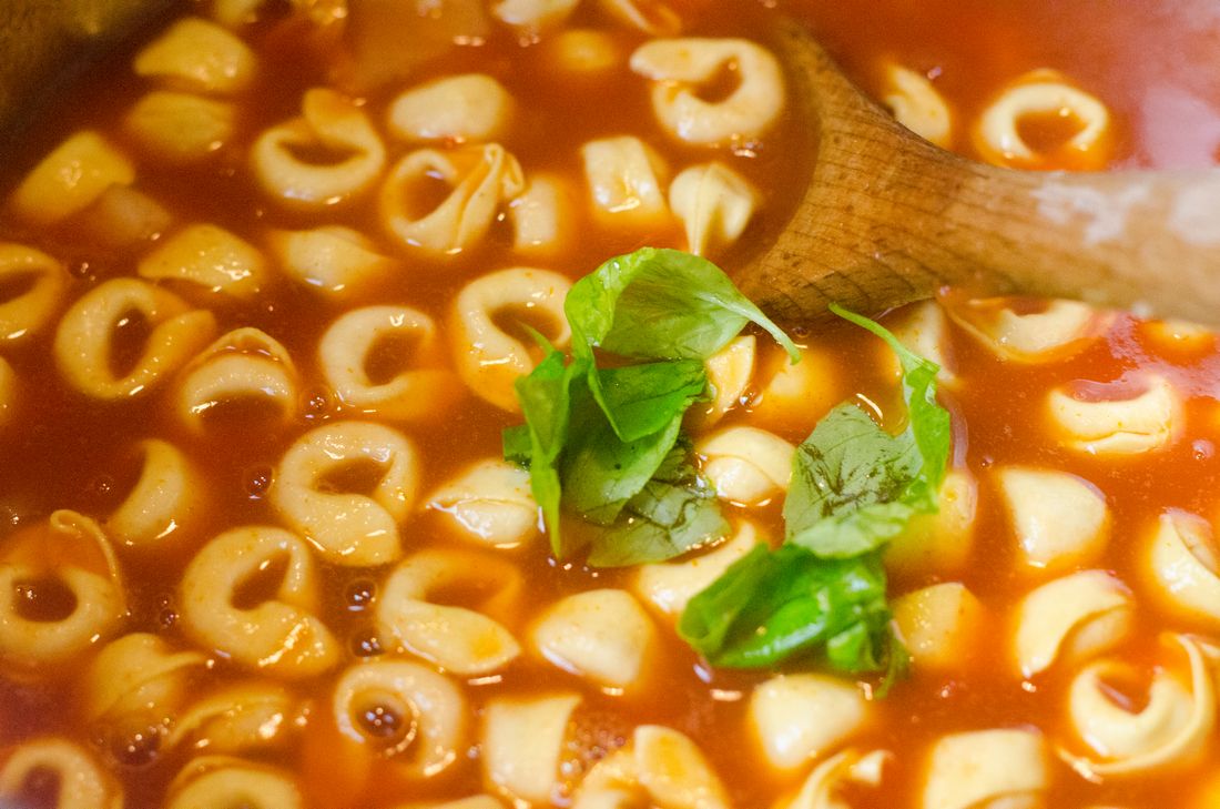 Instant Pot Creamy Tomato Basil Tortellini Soup