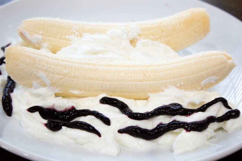 Bananas with Greek Yogurt 