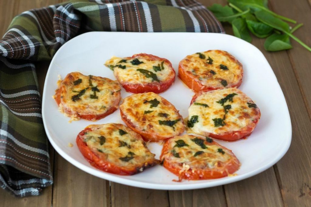 Baked Cheesy Spinach Tomatoes