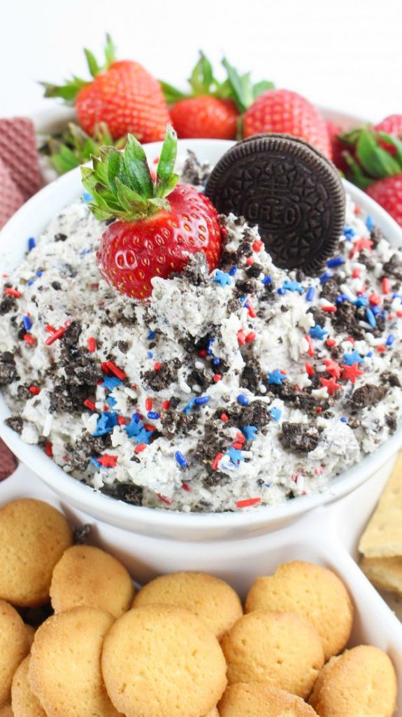 Patriotic Cookies and Cream Dip 