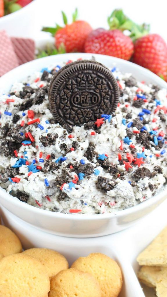 Patriotic Cookies and Cream Dip