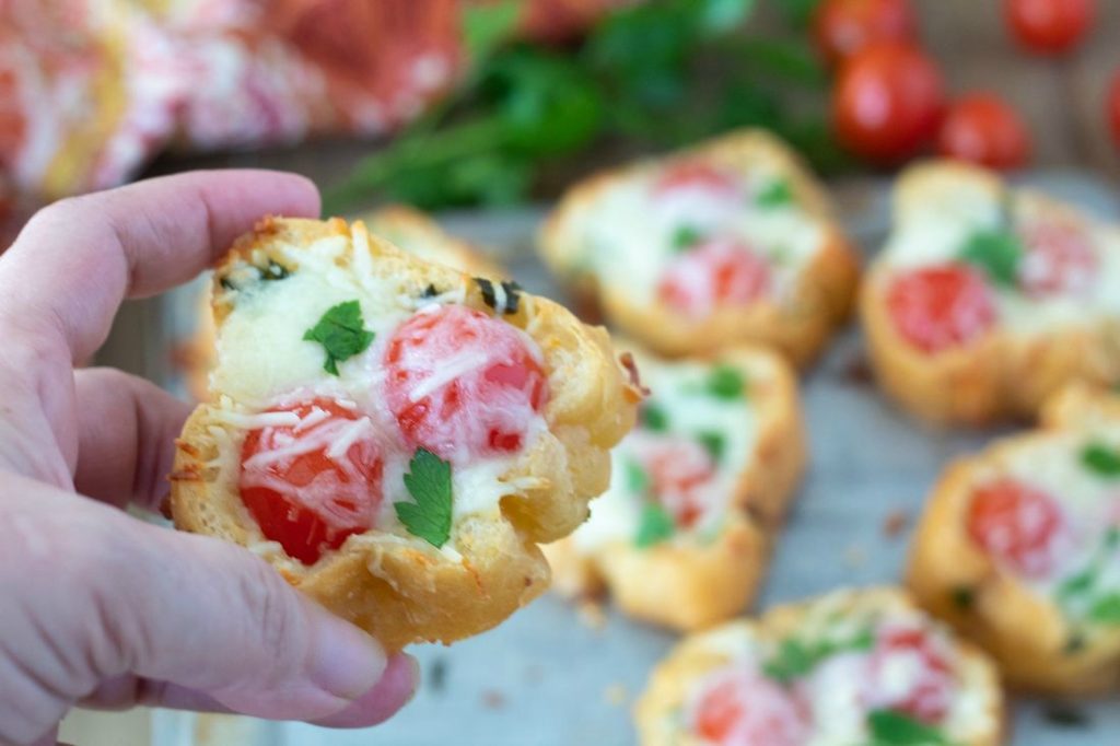 Cheesy Tomato Bread 