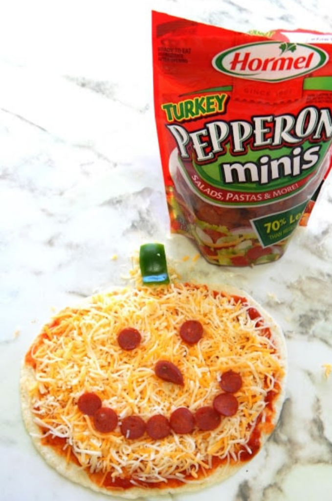 Easy-to-Make-Pumpkin-Shaped-Pizza