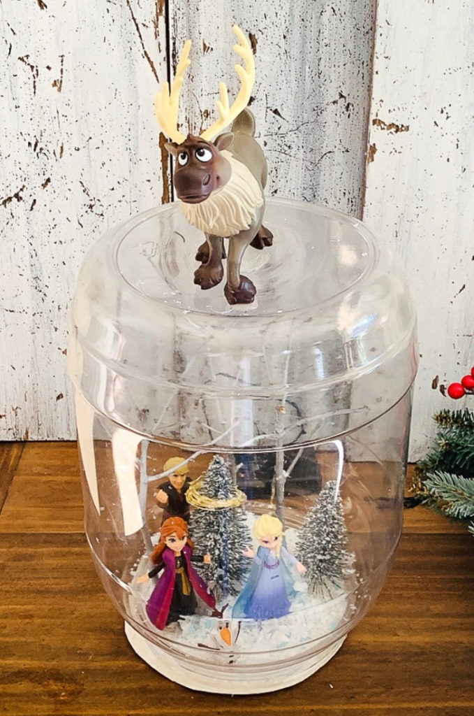 DIY Frozen Waterless Snow Globe