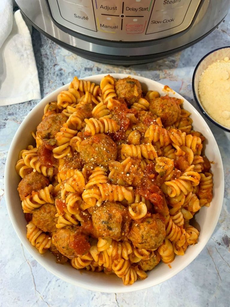 Instant Pot Rotini Pasta and Meatballs