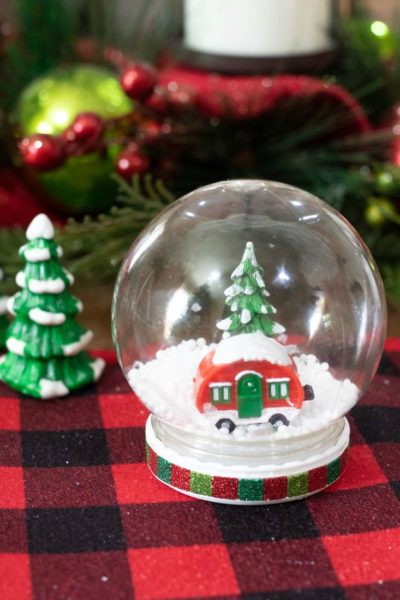 DIY Waterless Christmas Snow Globes