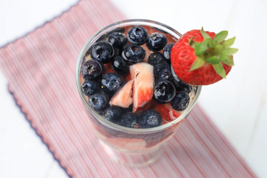 Prosecco Berry Sparkling Party Drink