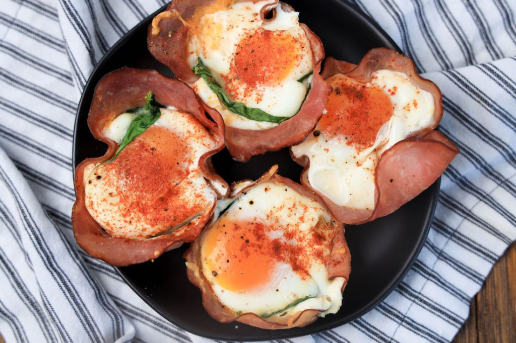 Cheesy Ham Baked Egg Cups